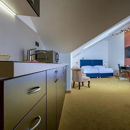 Golden Hotel