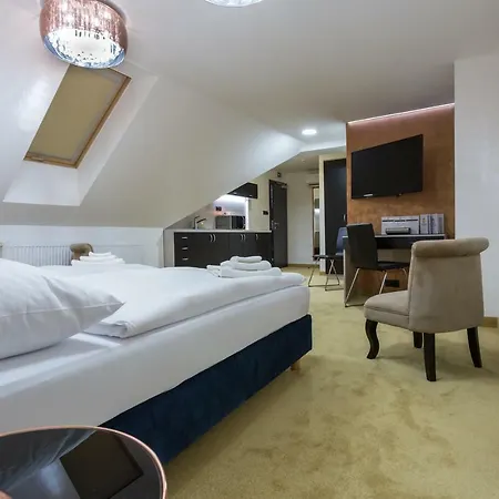 Golden Hotel